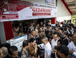 Menko Zulhas Tinjau Koperasi Merah Putih Gedawang Semarang