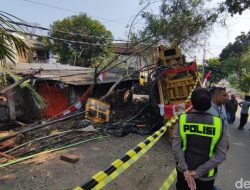 Detik-Detik Horor Alat Berat Timpa Rumah Warga di Gombel Lama Semarang, Satu Keluarga Luka
