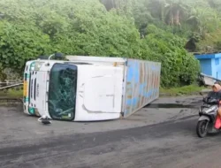 Truk Bermuatan 8 Ton Hantam Mobil Parkir di Ngaliyan, Sopir Akui Tersesat Ikuti Arah Google Maps